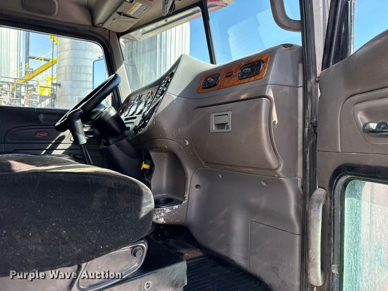 image for item DO8480 2008 Peterbilt 367 vacuum truck