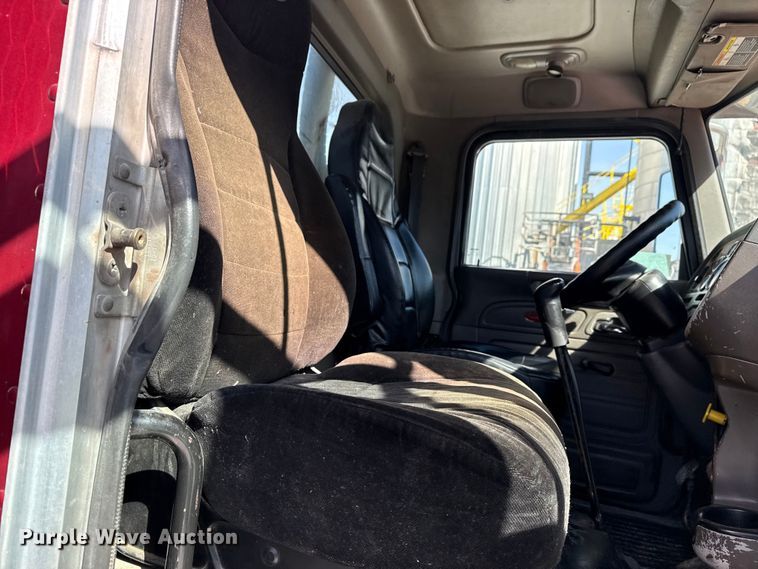 image for item DO8480 2008 Peterbilt 367 vacuum truck