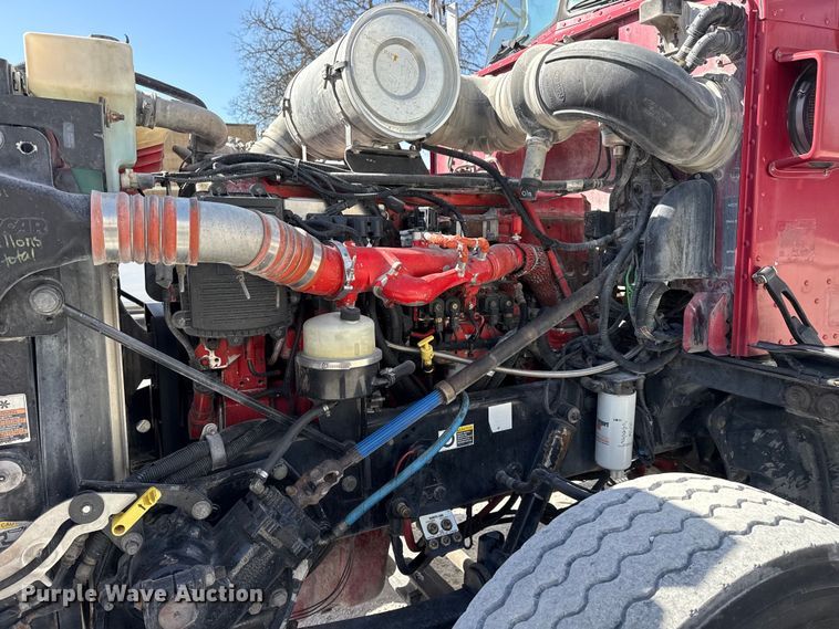 image for item DO8480 2008 Peterbilt 367 vacuum truck