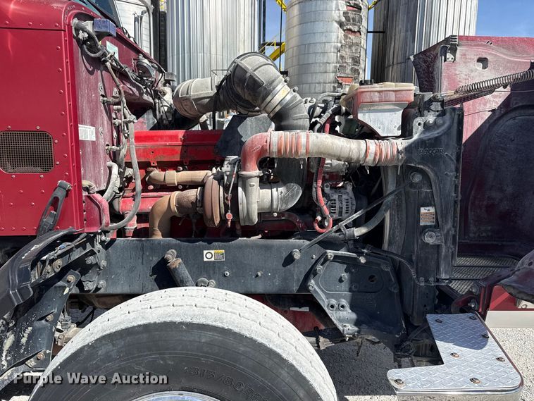 image for item DO8480 2008 Peterbilt 367 vacuum truck
