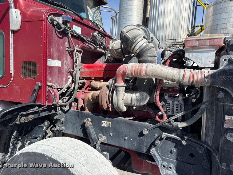 image for item DO8480 2008 Peterbilt 367 vacuum truck