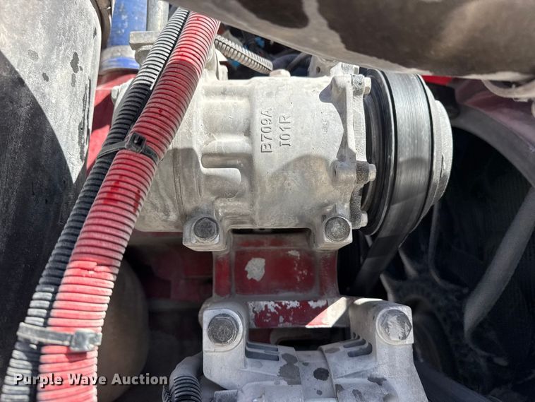 image for item DO8480 2008 Peterbilt 367 vacuum truck