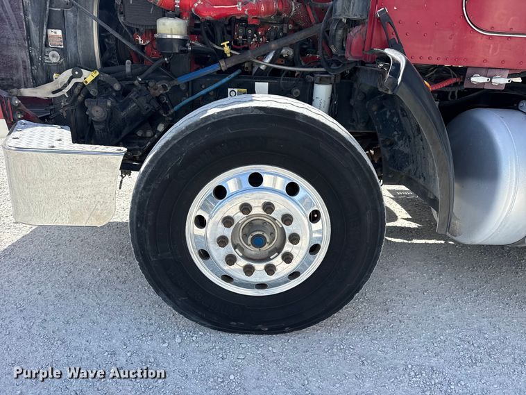 image for item DO8480 2008 Peterbilt 367 vacuum truck