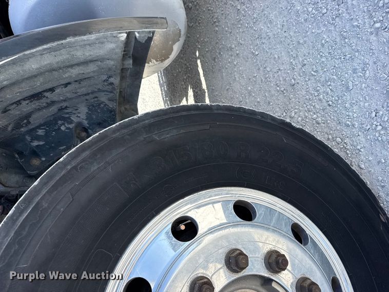 image for item DO8480 2008 Peterbilt 367 vacuum truck