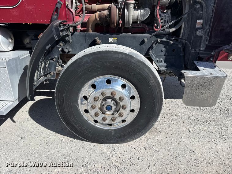 image for item DO8480 2008 Peterbilt 367 vacuum truck