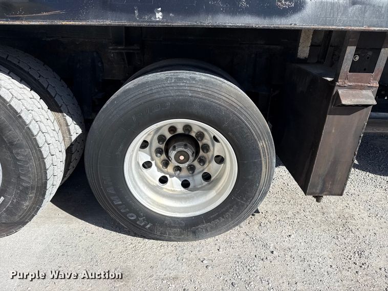 image for item DO8480 2008 Peterbilt 367 vacuum truck