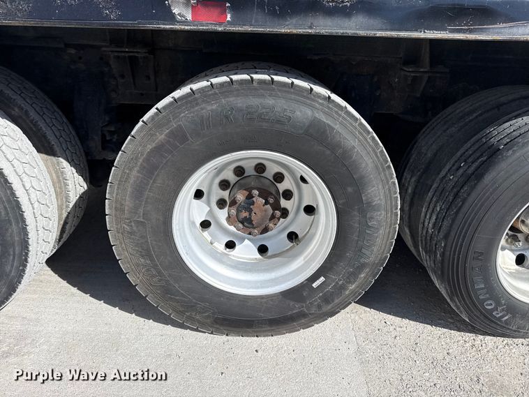 image for item DO8480 2008 Peterbilt 367 vacuum truck