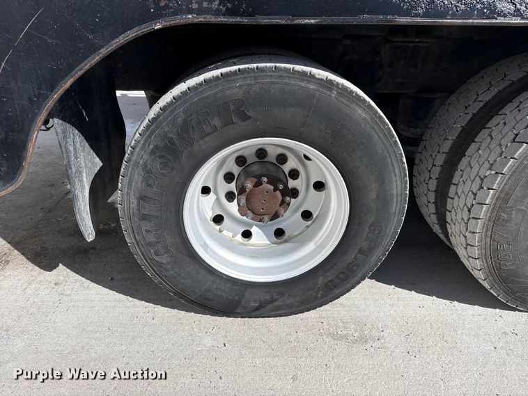 image for item DO8480 2008 Peterbilt 367 vacuum truck