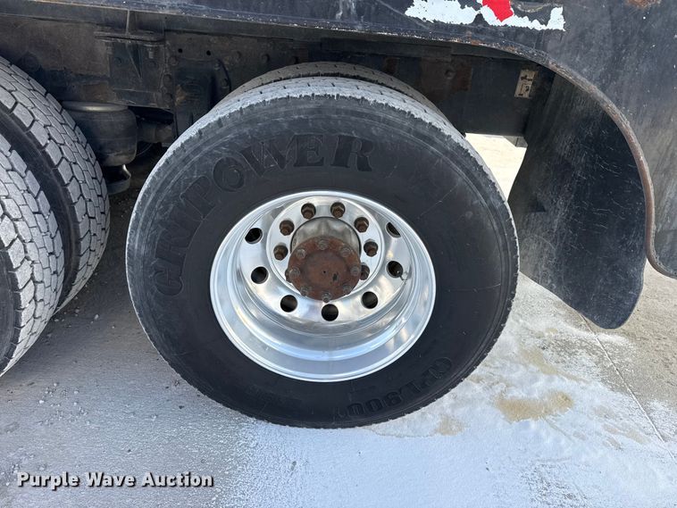 image for item DO8480 2008 Peterbilt 367 vacuum truck