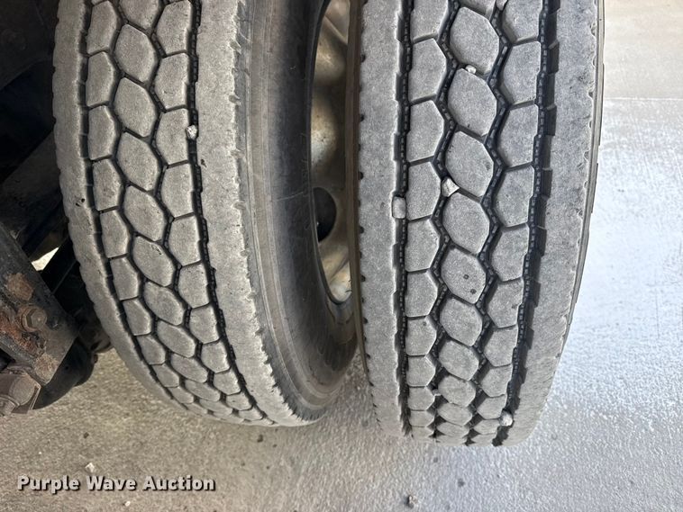 image for item DO8480 2008 Peterbilt 367 vacuum truck