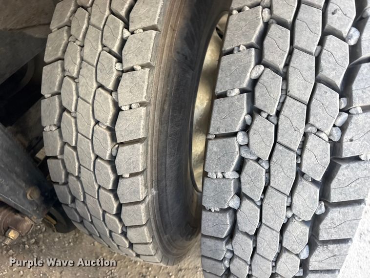 image for item DO8480 2008 Peterbilt 367 vacuum truck