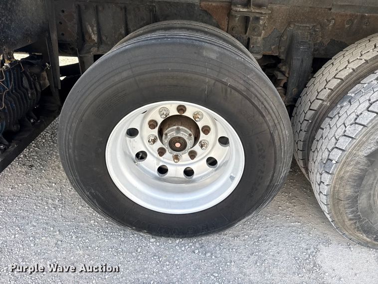 image for item DO8480 2008 Peterbilt 367 vacuum truck