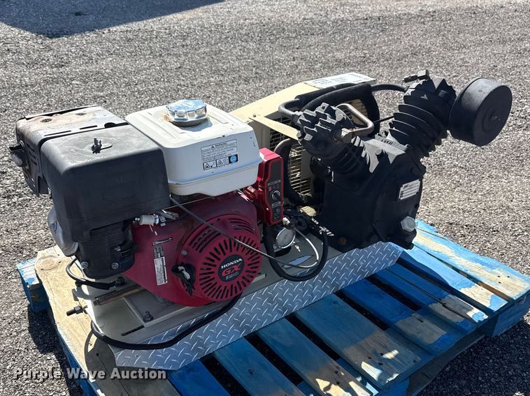 image for item DO8482 Ingersoll Rand air compressor