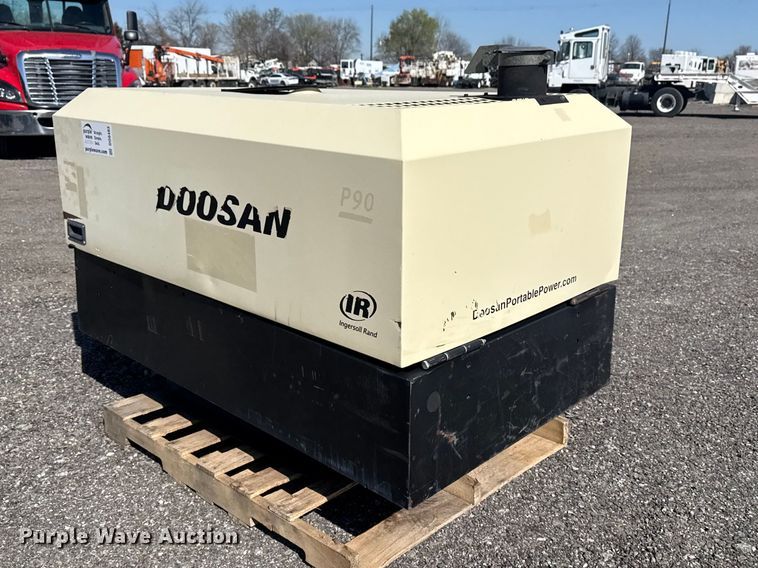 image for item DO8483 2012 Doosan P90BWIRU air compressor