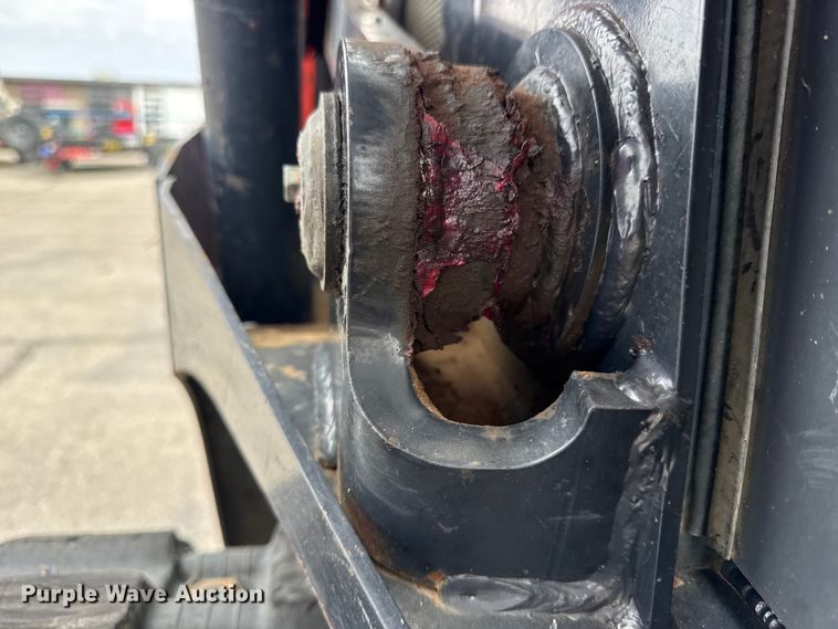 image for item DO8492 2019 Kubota SVL65-2 tracked skid steer loader