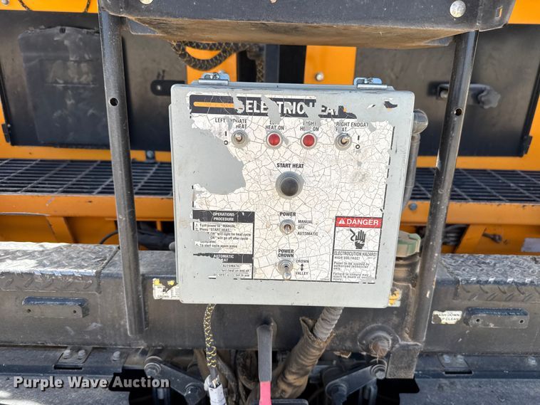 image for item DR0984 LeeBoy 8520C paver