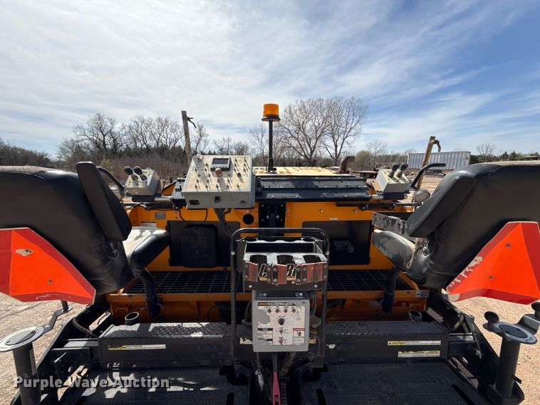 image for item DR0984 LeeBoy 8520C paver