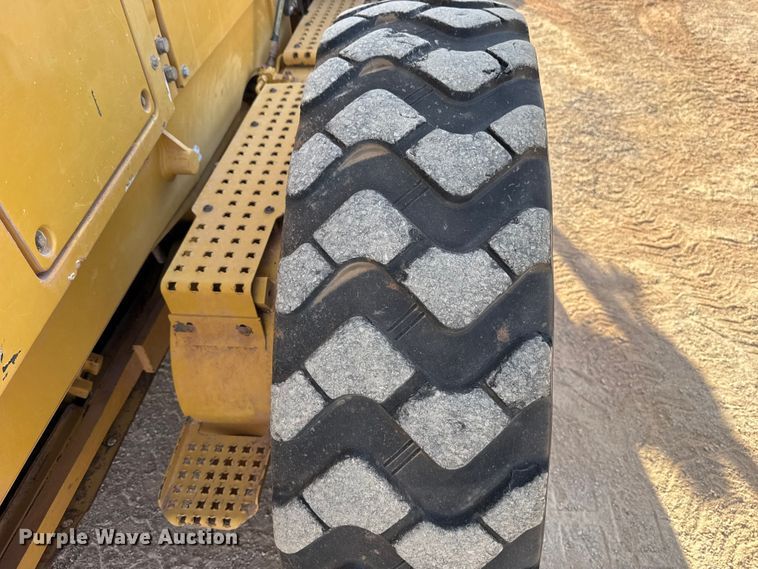 image for item DR0985 2012 Caterpillar 140M2 motor grader