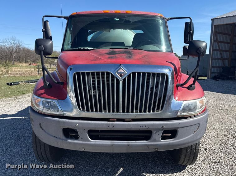 image for item DR0988 2007 International 4300 vacuum truck