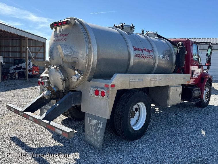 image for item DR0988 2007 International 4300 vacuum truck