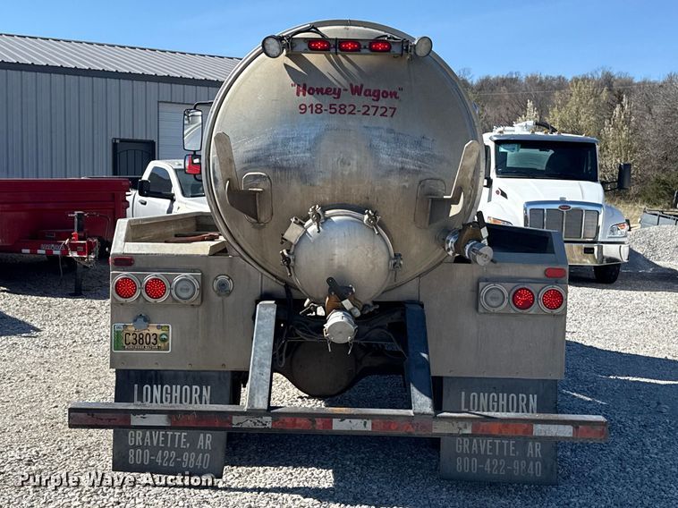 image for item DR0988 2007 International 4300 vacuum truck