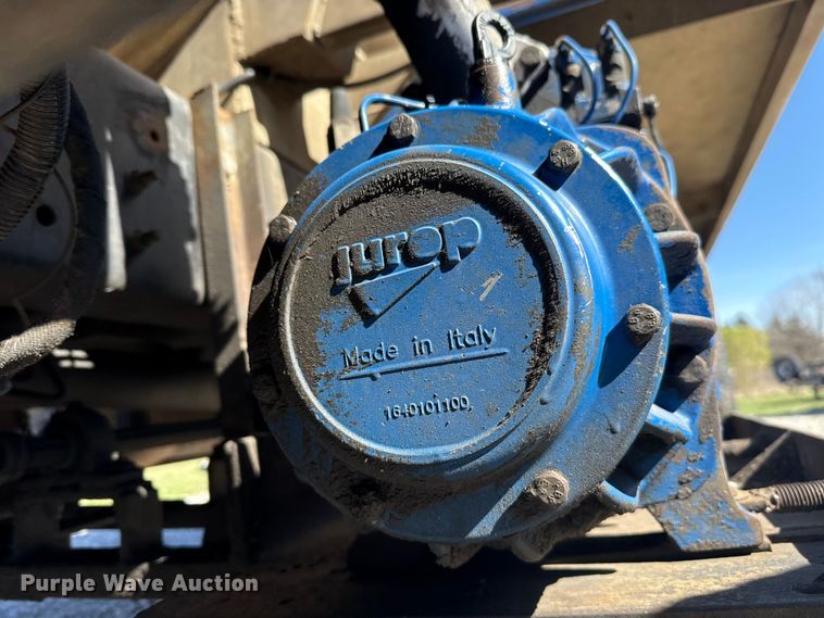 image for item DR0988 2007 International 4300 vacuum truck