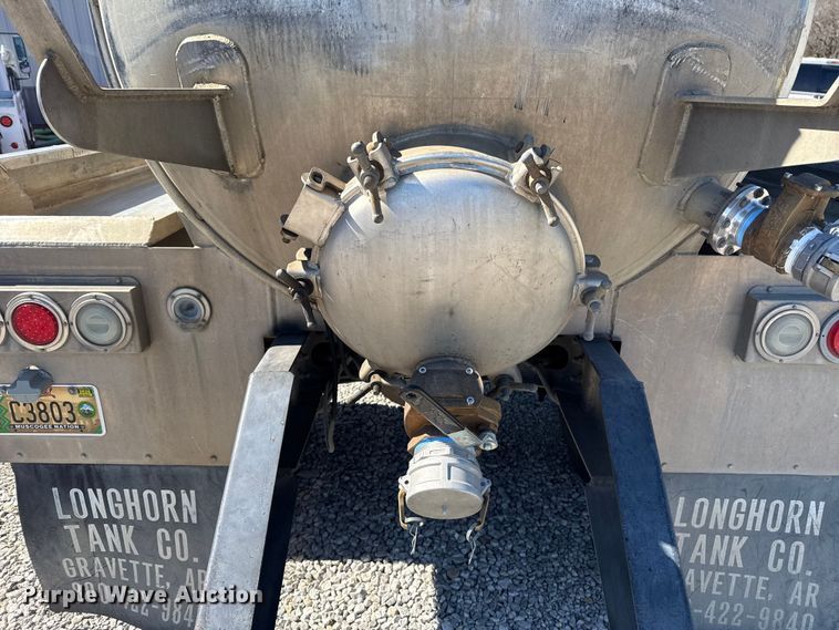 image for item DR0988 2007 International 4300 vacuum truck