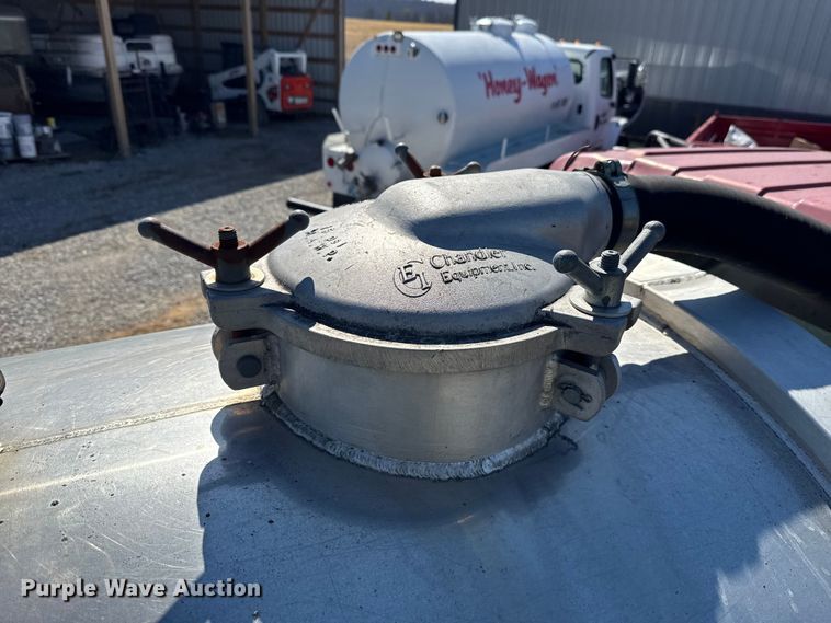 image for item DR0988 2007 International 4300 vacuum truck