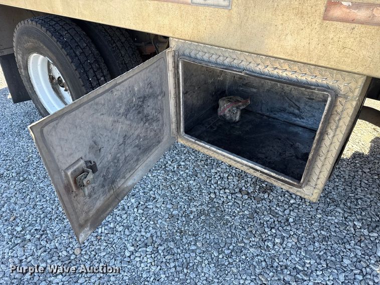 image for item DR0988 2007 International 4300 vacuum truck