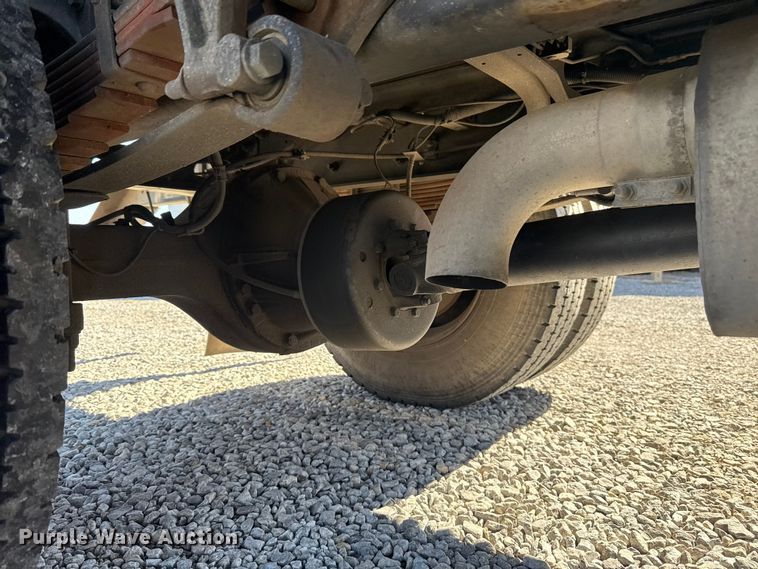 image for item DR0988 2007 International 4300 vacuum truck