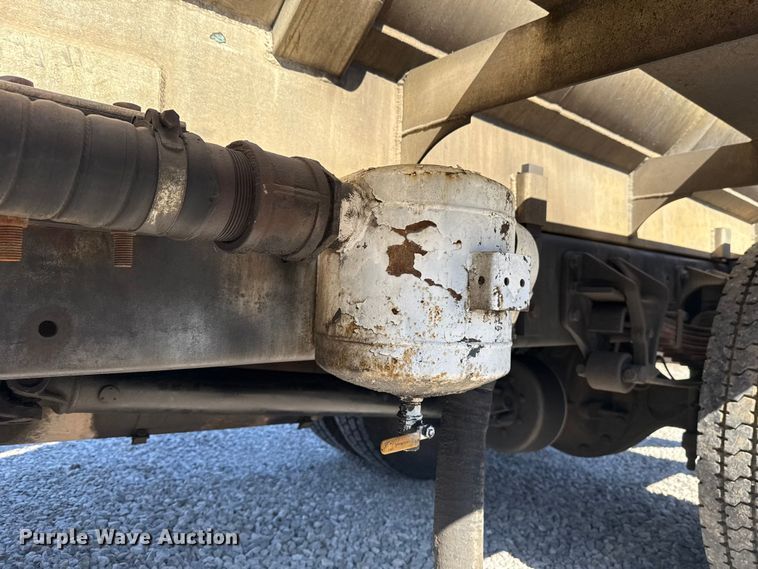 image for item DR0988 2007 International 4300 vacuum truck