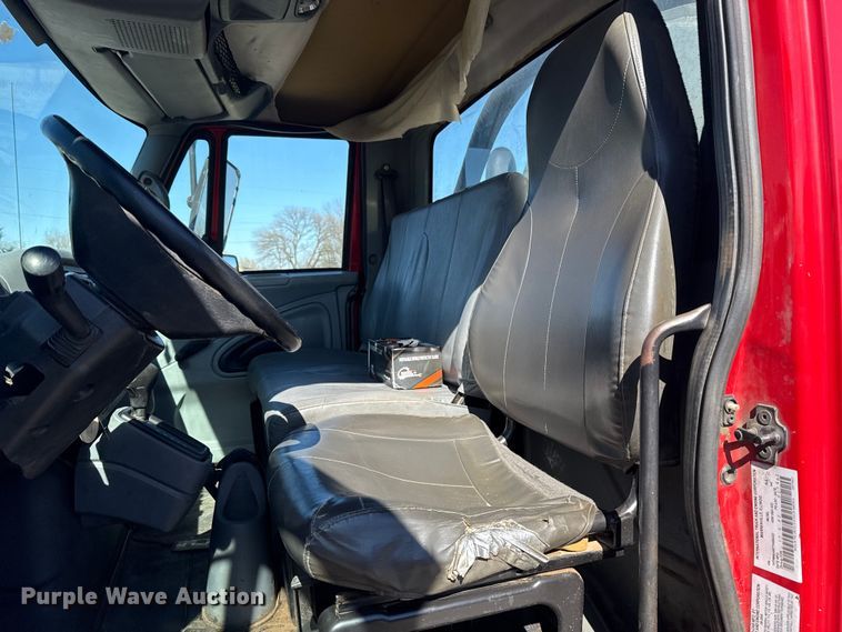 image for item DR0988 2007 International 4300 vacuum truck