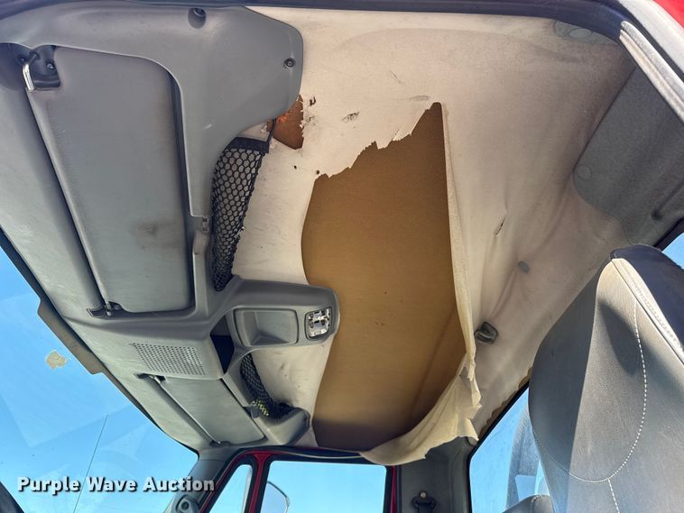 image for item DR0988 2007 International 4300 vacuum truck