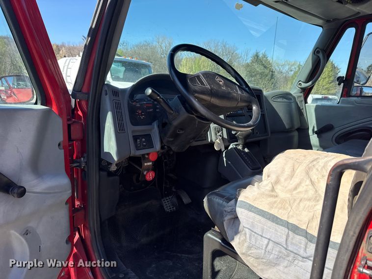 image for item DR0988 2007 International 4300 vacuum truck