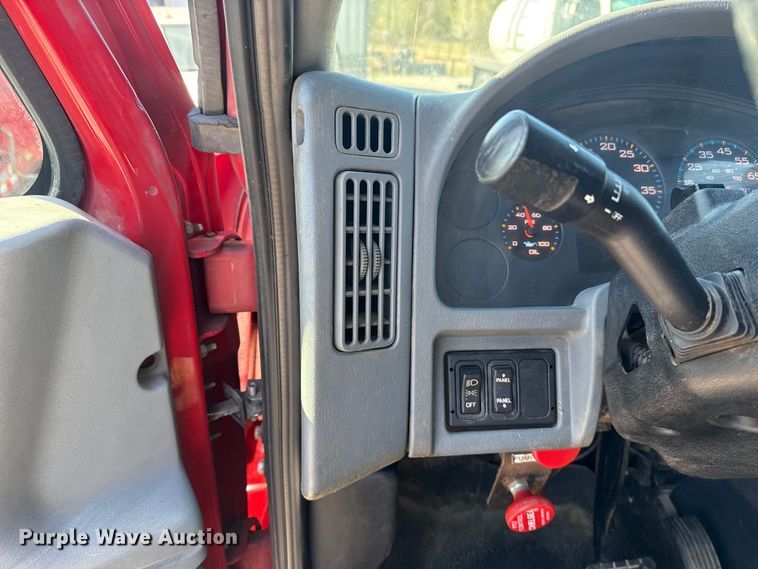 image for item DR0988 2007 International 4300 vacuum truck