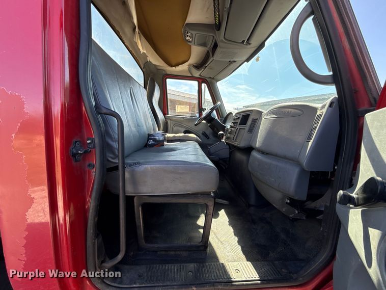 image for item DR0988 2007 International 4300 vacuum truck