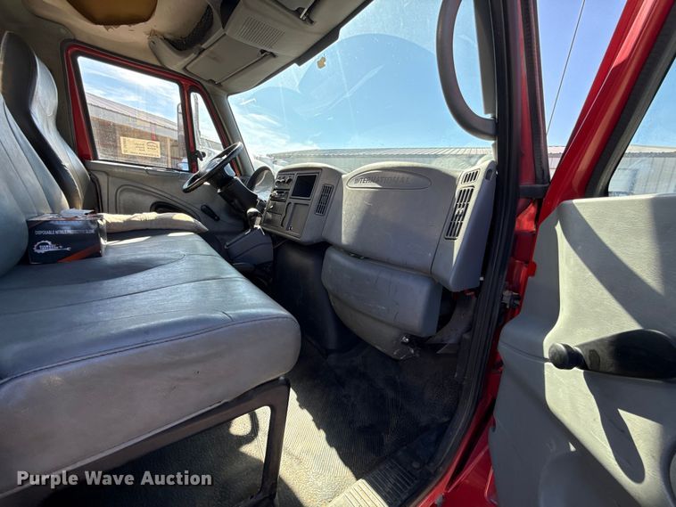 image for item DR0988 2007 International 4300 vacuum truck