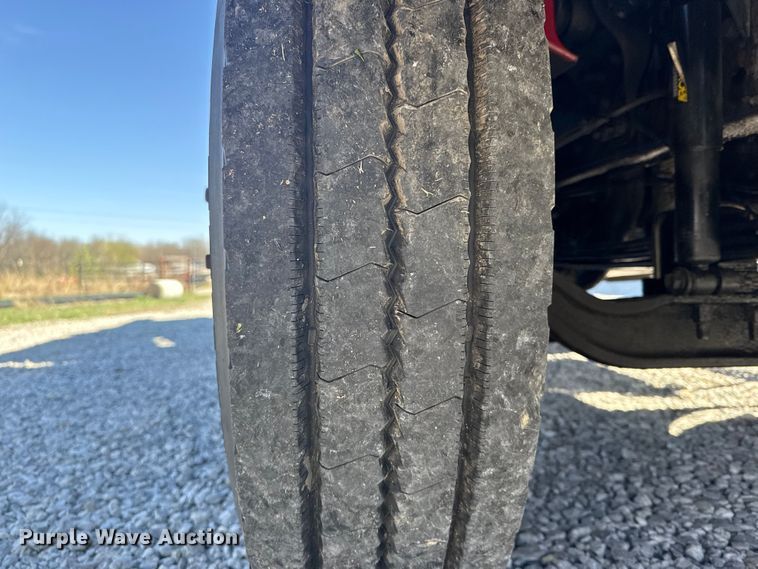 image for item DR0988 2007 International 4300 vacuum truck