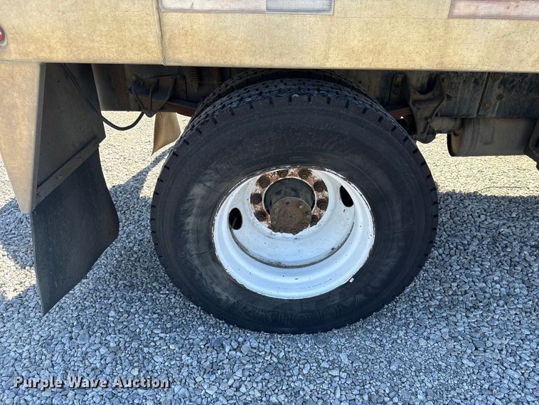 image for item DR0988 2007 International 4300 vacuum truck