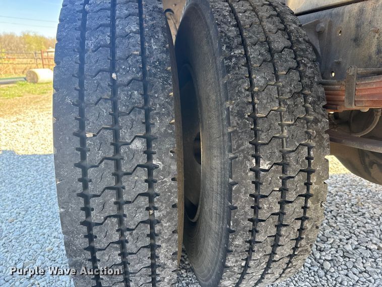 image for item DR0988 2007 International 4300 vacuum truck