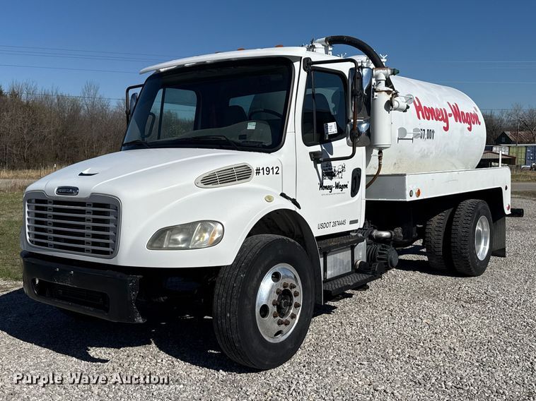 image for item DR0989 2007 Freightliner Business Class M2 vacuum truck