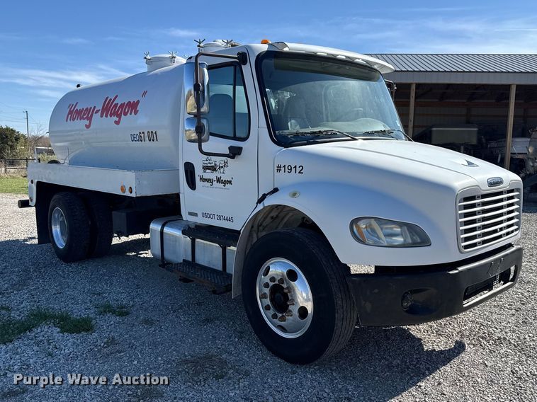 image for item DR0989 2007 Freightliner Business Class M2 vacuum truck