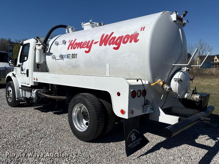 image for item DR0989 2007 Freightliner Business Class M2 vacuum truck