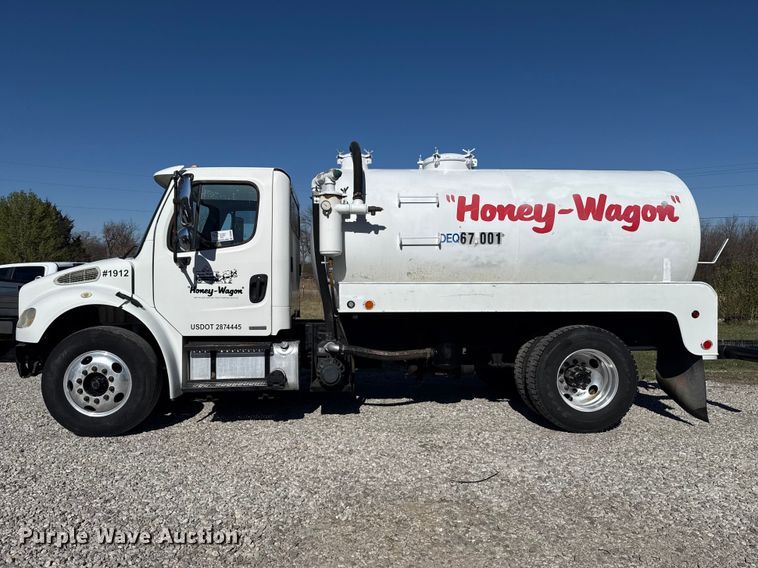 image for item DR0989 2007 Freightliner Business Class M2 vacuum truck