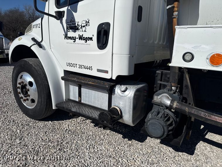 image for item DR0989 2007 Freightliner Business Class M2 vacuum truck