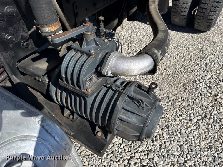 image for item DR0989 2007 Freightliner Business Class M2 vacuum truck