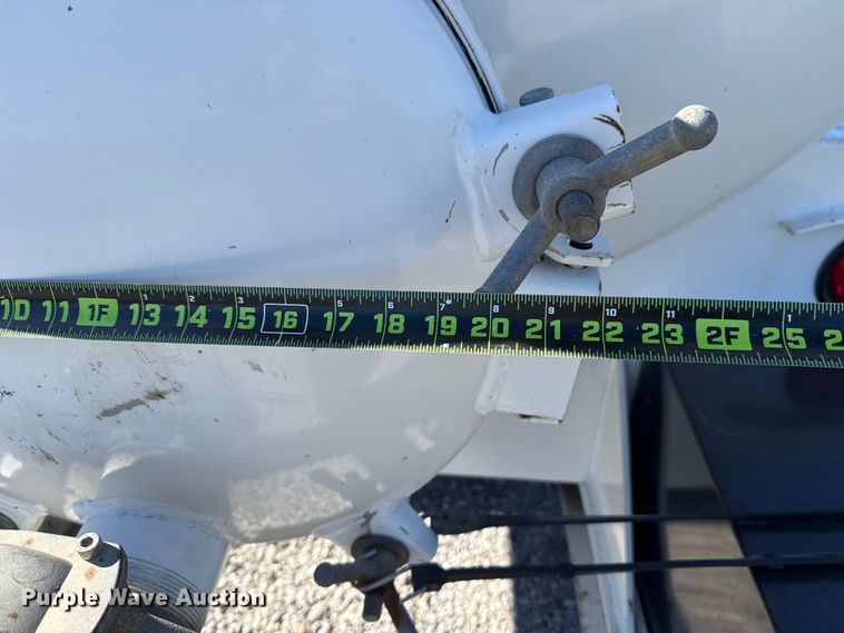 image for item DR0989 2007 Freightliner Business Class M2 vacuum truck