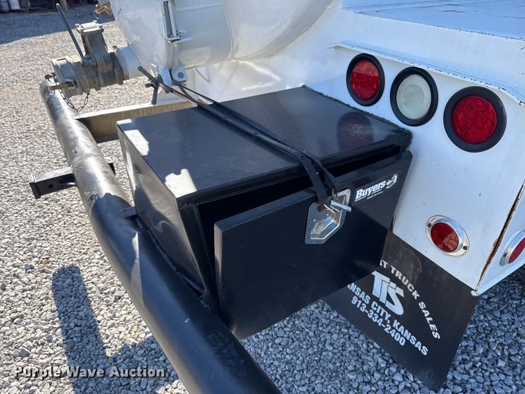 image for item DR0989 2007 Freightliner Business Class M2 vacuum truck