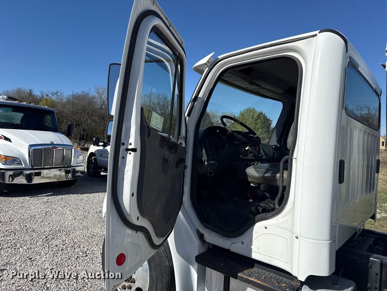 image for item DR0989 2007 Freightliner Business Class M2 vacuum truck