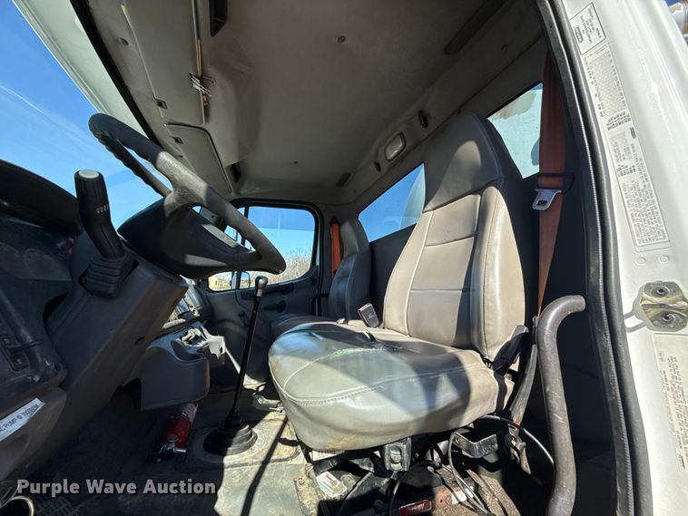 image for item DR0989 2007 Freightliner Business Class M2 vacuum truck